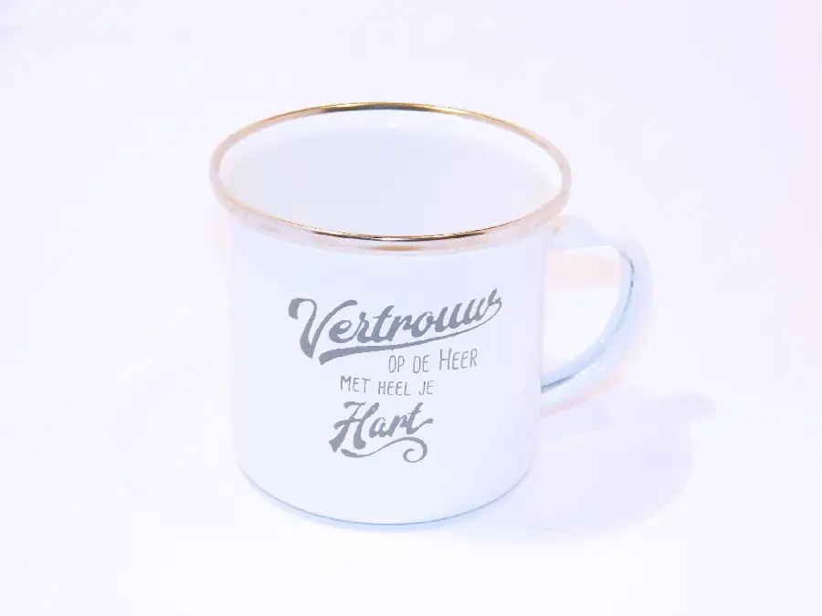 Mok emaille Vertrouw op de Heer met heel